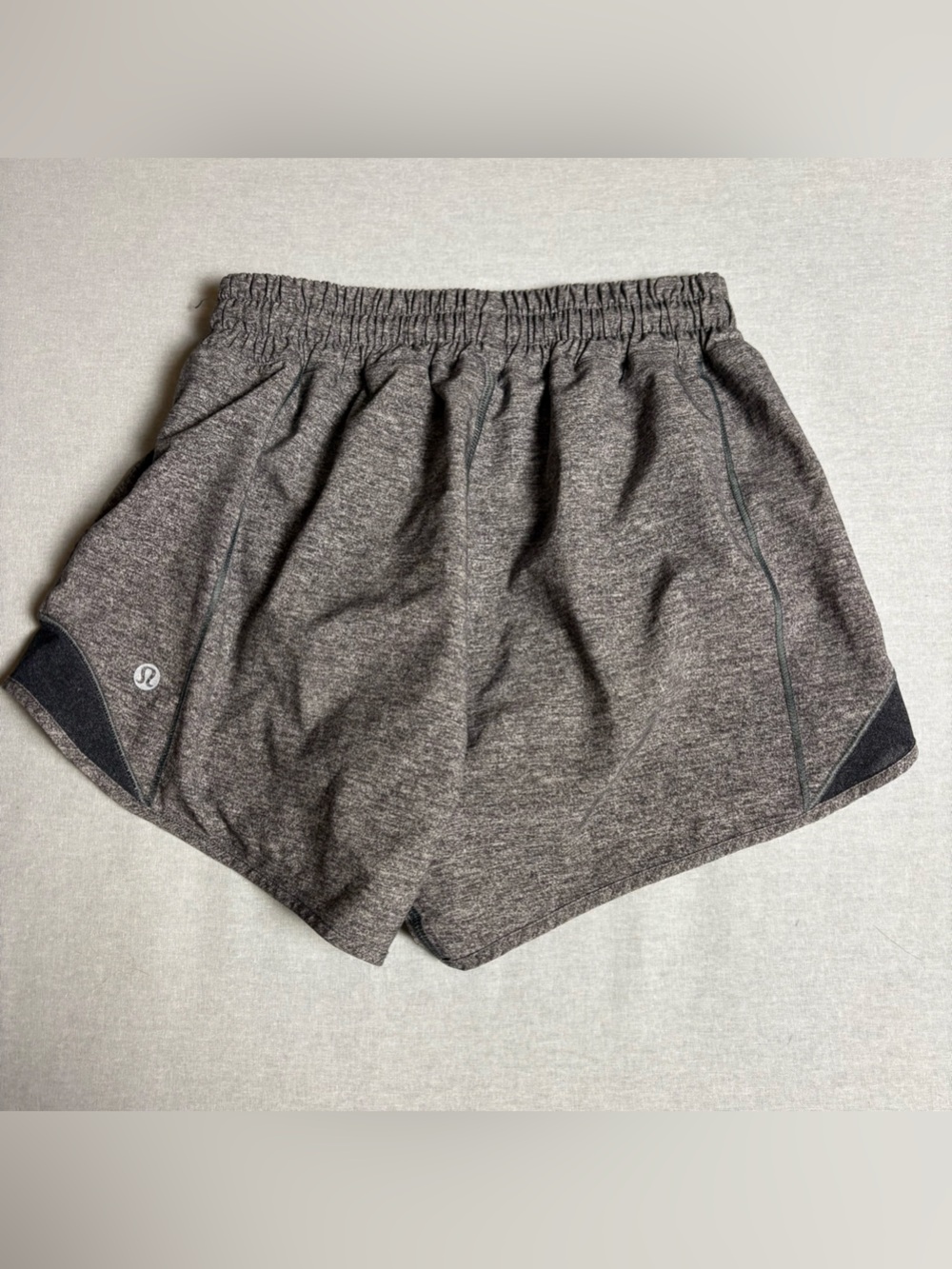 Lululemon Hotty Hot Shorts Low Rise 4” Grey size 2